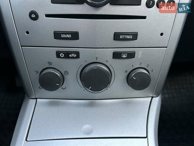 Опель Астра 2010 в Полтаве на Automoto.ua Серый Опель Астра, объемом двигателя 1.6 л и пробегом 143 тыс. км за 6500 $, фото 20 на Automoto.ua