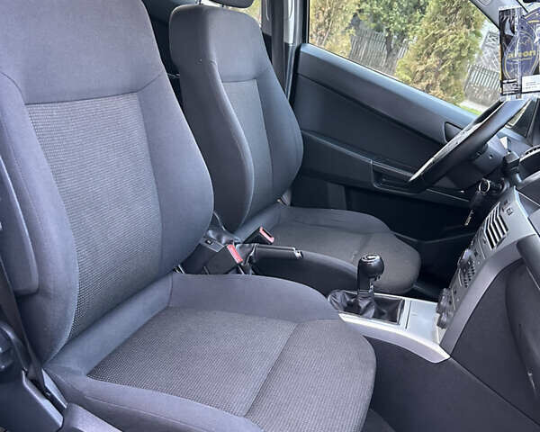 Опель Астра 2010 в Полтаве на Automoto.ua Серый Опель Астра, объемом двигателя 1.6 л и пробегом 143 тыс. км за 6500 $, фото 134 на Automoto.ua