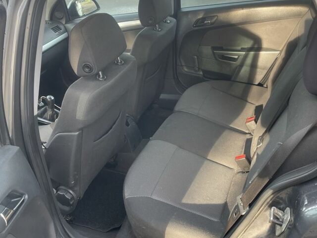 Серый Опель Астра, объемом двигателя 1.6 л и пробегом 263 тыс. км за 5700 $, фото 10 на Automoto.ua