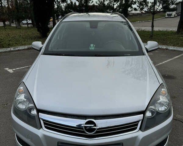 Серый Опель Астра, объемом двигателя 1.69 л и пробегом 320 тыс. км за 5800 $, фото 1 на Automoto.ua