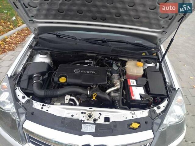 Опель Астра 2010 в Черкассах на Automoto.ua Серый Опель Астра, объемом двигателя 1.7 л и пробегом 249 тыс. км за 6650 $, фото 33 на Automoto.ua