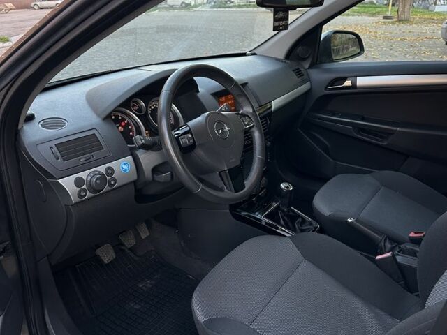 Опель Астра 2010 у Луцьку на Automoto.ua Сірий Опель Астра, об'ємом двигуна 1.6 л та пробігом 172 тис. км за 5900 $, фото 4 на Automoto.ua