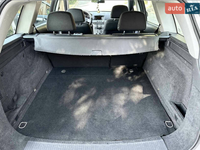 Серый Опель Астра, объемом двигателя 1.69 л и пробегом 217 тыс. км за 5850 $, фото 4 на Automoto.ua