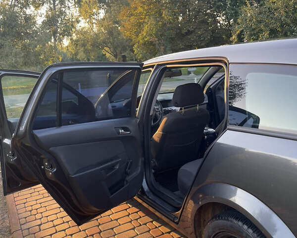 Серый Опель Астра, объемом двигателя 1.6 л и пробегом 164 тыс. км за 6500 $, фото 11 на Automoto.ua