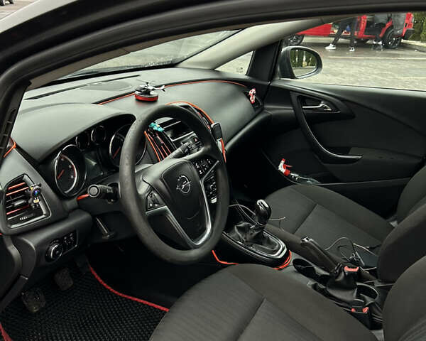 Серый Опель Астра, объемом двигателя 1.69 л и пробегом 261 тыс. км за 6300 $, фото 10 на Automoto.ua