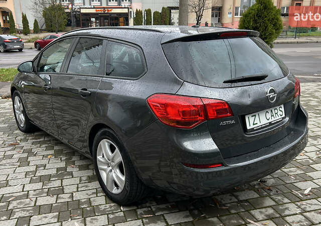 Серый Опель Астра, объемом двигателя 1.7 л и пробегом 319 тыс. км за 6400 $, фото 4 на Automoto.ua