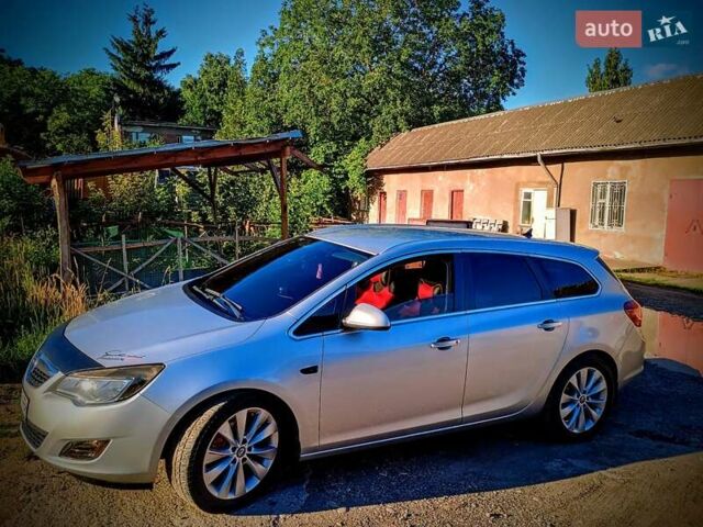 Серый Опель Астра, объемом двигателя 1.7 л и пробегом 220 тыс. км за 7800 $, фото 10 на Automoto.ua