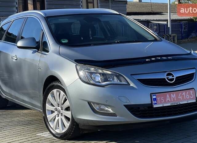 Серый Опель Астра, объемом двигателя 1.7 л и пробегом 259 тыс. км за 7700 $, фото 9 на Automoto.ua