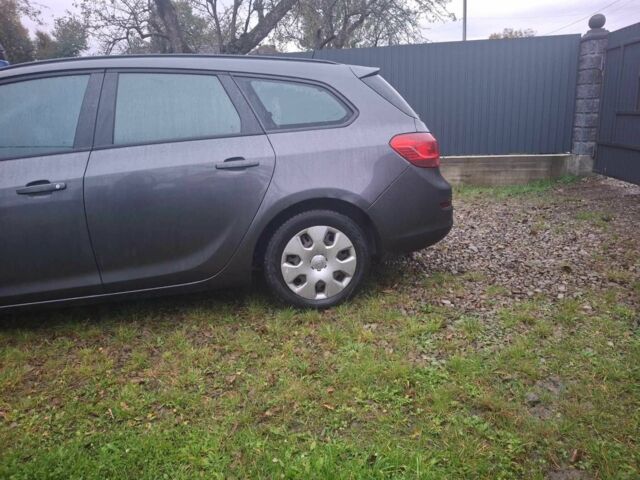 Серый Опель Астра, объемом двигателя 1.7 л и пробегом 317 тыс. км за 5900 $, фото 4 на Automoto.ua