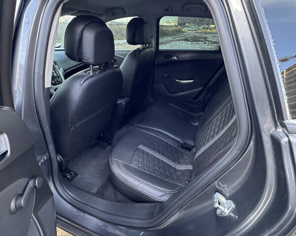 Серый Опель Астра, объемом двигателя 1.7 л и пробегом 280 тыс. км за 6900 $, фото 4 на Automoto.ua