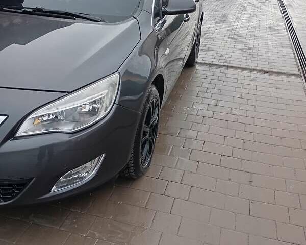 Серый Опель Астра, объемом двигателя 1.7 л и пробегом 236 тыс. км за 7200 $, фото 10 на Automoto.ua