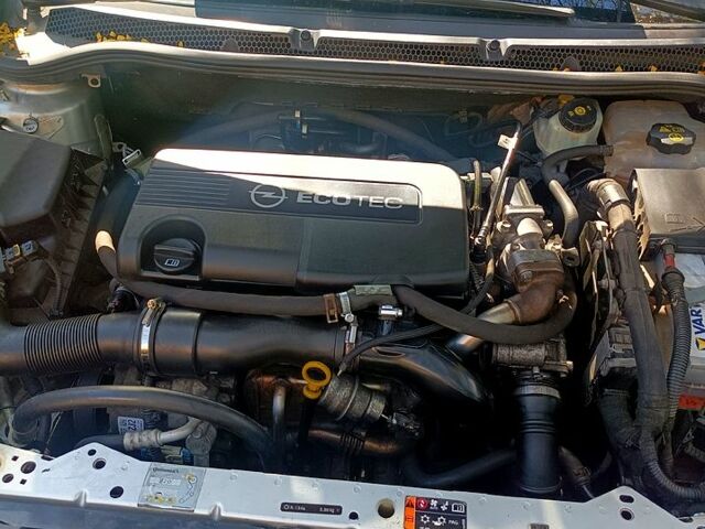 Серый Опель Астра, объемом двигателя 1.7 л и пробегом 238 тыс. км за 7400 $, фото 6 на Automoto.ua