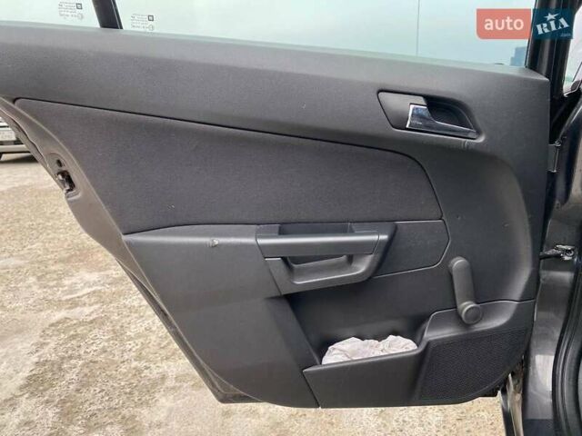 Серый Опель Астра, объемом двигателя 1.6 л и пробегом 192 тыс. км за 6290 $, фото 19 на Automoto.ua