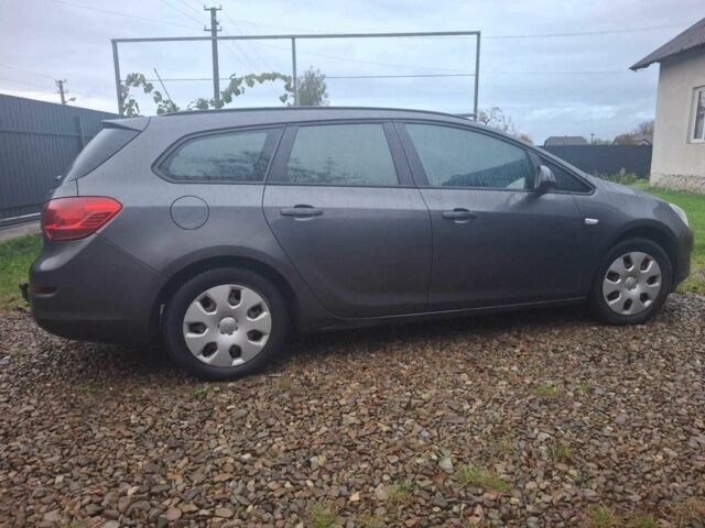 Серый Опель Астра, объемом двигателя 1.7 л и пробегом 317 тыс. км за 5900 $, фото 5 на Automoto.ua