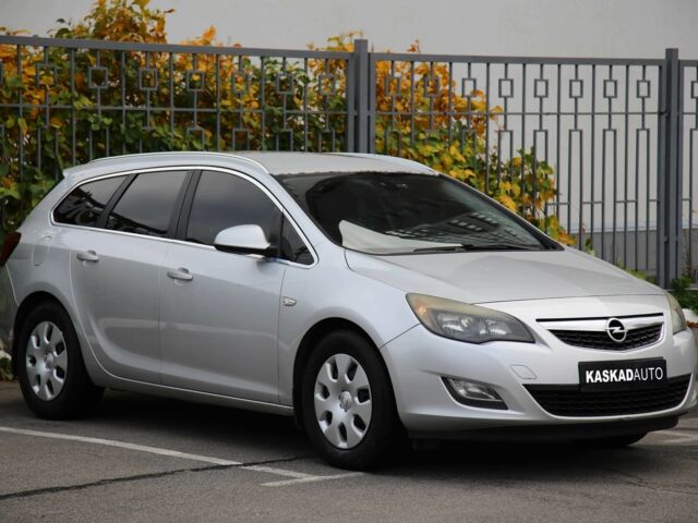 Серый Опель Астра, объемом двигателя 1.7 л и пробегом 233 тыс. км за 7800 $, фото 2 на Automoto.ua