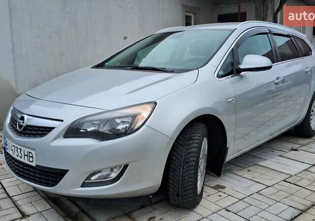 Серый Опель Астра, объемом двигателя 1.7 л и пробегом 266 тыс. км за 7500 $, фото 3 на Automoto.ua