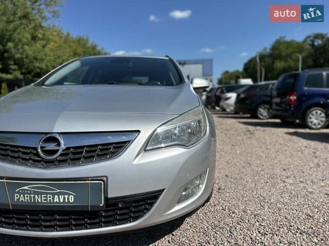 Серый Опель Астра, объемом двигателя 1.7 л и пробегом 183 тыс. км за 7700 $, фото 3 на Automoto.ua
