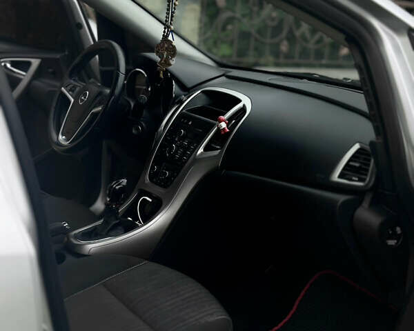 Серый Опель Астра, объемом двигателя 1.7 л и пробегом 261 тыс. км за 6900 $, фото 12 на Automoto.ua