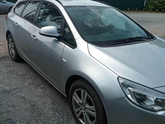 Серый Опель Астра, объемом двигателя 1.7 л и пробегом 300 тыс. км за 5700 $, фото 4 на Automoto.ua