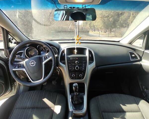 Серый Опель Астра, объемом двигателя 1.3 л и пробегом 251 тыс. км за 5500 $, фото 7 на Automoto.ua