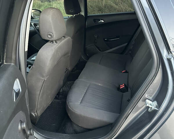 Сірий Опель Астра, об'ємом двигуна 1.25 л та пробігом 261 тис. км за 4100 $, фото 7 на Automoto.ua