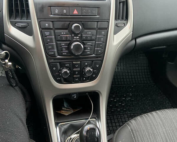 Серый Опель Астра, объемом двигателя 1.69 л и пробегом 230 тыс. км за 7600 $, фото 7 на Automoto.ua