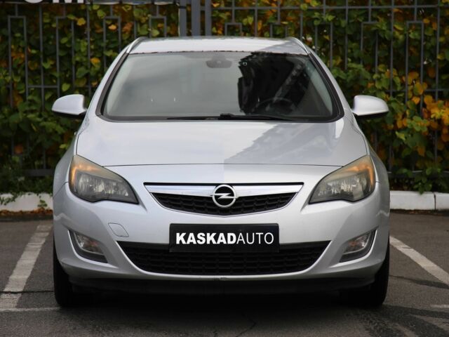 Серый Опель Астра, объемом двигателя 1.7 л и пробегом 233 тыс. км за 7800 $, фото 1 на Automoto.ua