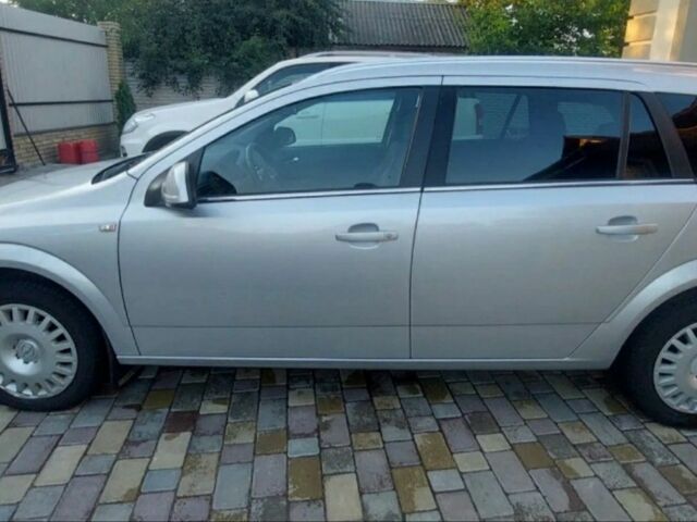 Серый Опель Астра, объемом двигателя 1.7 л и пробегом 214 тыс. км за 6150 $, фото 2 на Automoto.ua