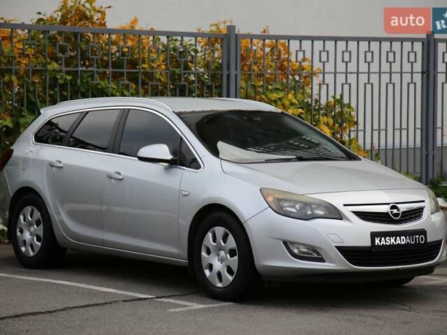 Серый Опель Астра, объемом двигателя 1.69 л и пробегом 233 тыс. км за 7800 $, фото 2 на Automoto.ua