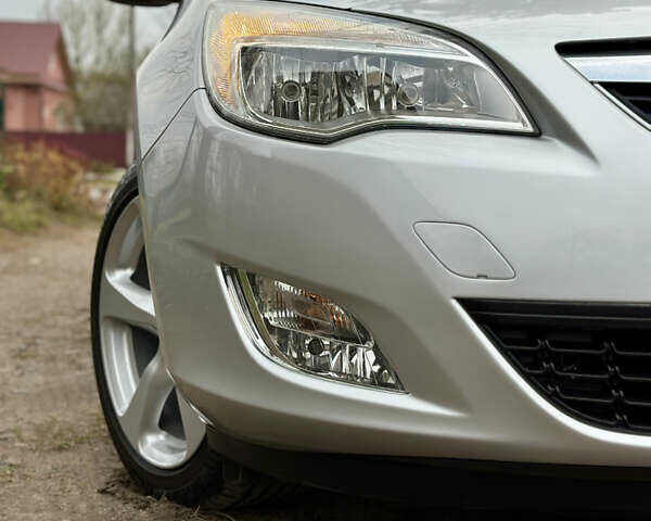 Серый Опель Астра, объемом двигателя 1.6 л и пробегом 148 тыс. км за 7800 $, фото 7 на Automoto.ua