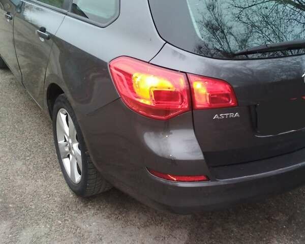 Серый Опель Астра, объемом двигателя 1.7 л и пробегом 204 тыс. км за 7600 $, фото 1 на Automoto.ua