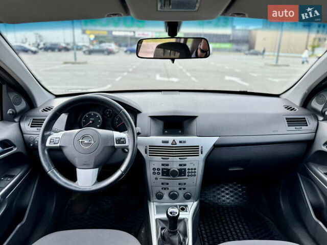 Серый Опель Астра, объемом двигателя 1.69 л и пробегом 295 тыс. км за 5700 $, фото 7 на Automoto.ua