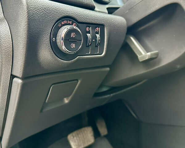 Серый Опель Астра, объемом двигателя 1.6 л и пробегом 148 тыс. км за 7800 $, фото 19 на Automoto.ua