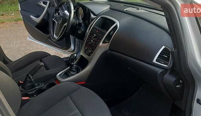 Серый Опель Астра, объемом двигателя 1.7 л и пробегом 248 тыс. км за 6950 $, фото 24 на Automoto.ua