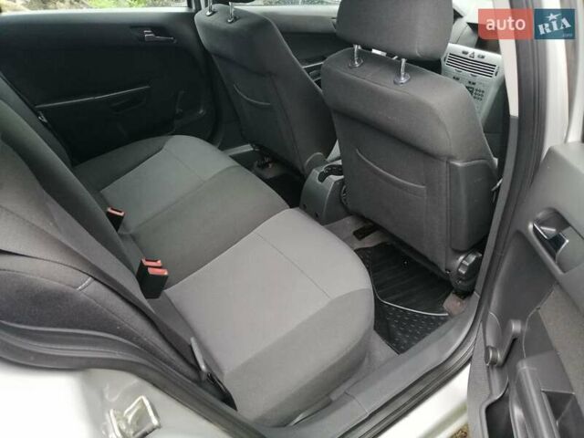 Опель Астра 2011 в Бердичеве на Automoto.ua Серый Опель Астра, объемом двигателя 1.6 л и пробегом 192 тыс. км за 6350 $, фото 10 на Automoto.ua