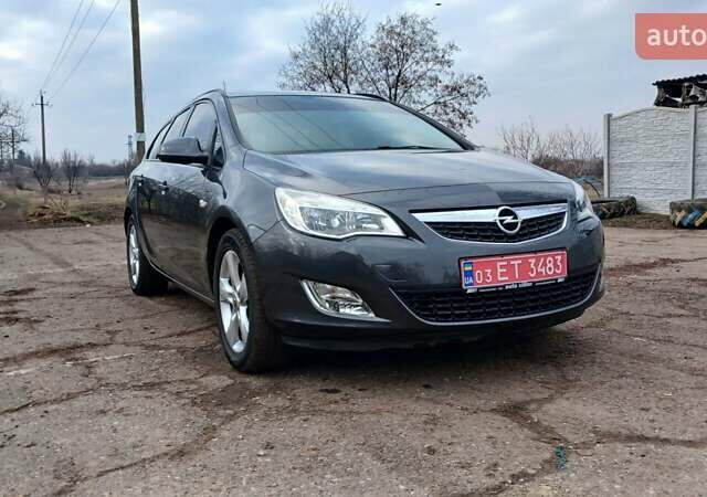 Серый Опель Астра, объемом двигателя 1.7 л и пробегом 185 тыс. км за 7600 $, фото 7 на Automoto.ua