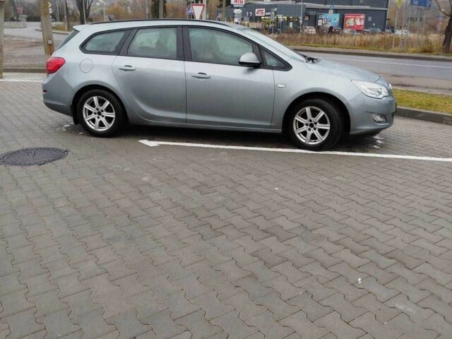 Серый Опель Астра, объемом двигателя 1.2 л и пробегом 254 тыс. км за 5000 $, фото 3 на Automoto.ua