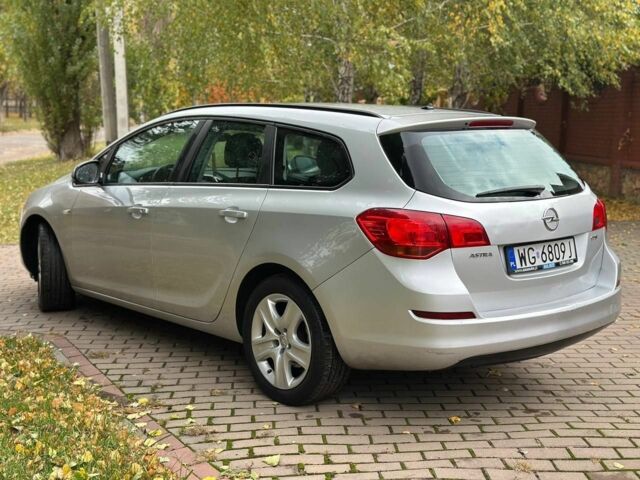 Сірий Опель Астра, об'ємом двигуна 1.7 л та пробігом 241 тис. км за 3999 $, фото 2 на Automoto.ua