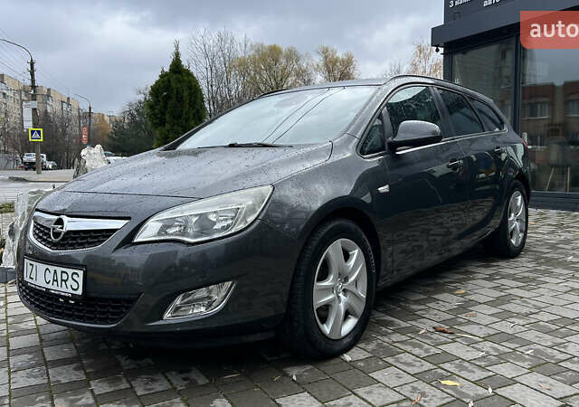 Серый Опель Астра, объемом двигателя 1.7 л и пробегом 319 тыс. км за 6400 $, фото 2 на Automoto.ua