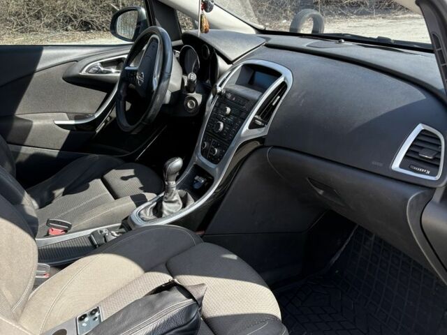 Серый Опель Астра, объемом двигателя 1.7 л и пробегом 216 тыс. км за 6300 $, фото 12 на Automoto.ua