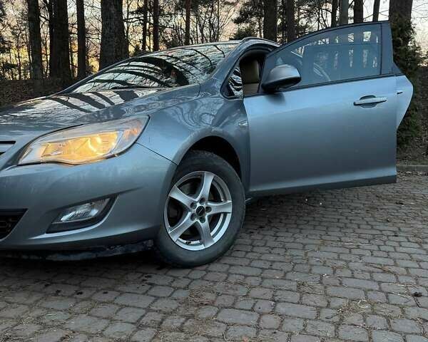 Опель Астра 2011 в Дрогобыче на Automoto.ua Серый Опель Астра, объемом двигателя 1.69 л и пробегом 261 тыс. км за 6550 $, фото 7 на Automoto.ua