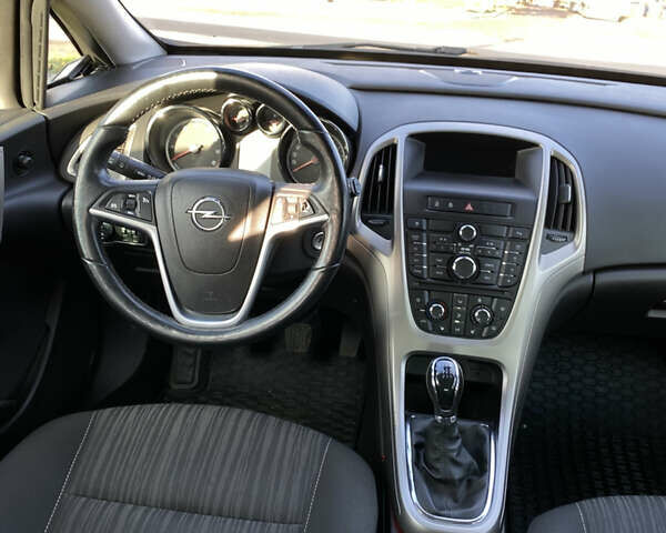 Опель Астра 2011 у Луцьку на Automoto.ua Сірий Опель Астра, об'ємом двигуна 1.4 л та пробігом 125 тис. км за 6700 $, фото 8 на Automoto.ua