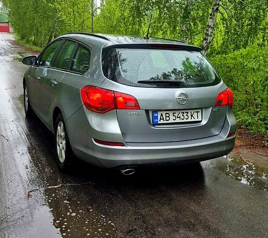 Серый Опель Астра, объемом двигателя 2 л и пробегом 300 тыс. км за 5900 $, фото 3 на Automoto.ua