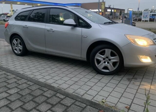 Серый Опель Астра, объемом двигателя 1.7 л и пробегом 230 тыс. км за 7300 $, фото 1 на Automoto.ua