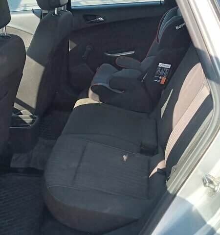 Серый Опель Астра, объемом двигателя 1.69 л и пробегом 187 тыс. км за 6800 $, фото 10 на Automoto.ua