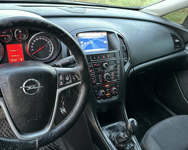 Сірий Опель Астра, об'ємом двигуна 1.25 л та пробігом 261 тис. км за 4100 $, фото 11 на Automoto.ua