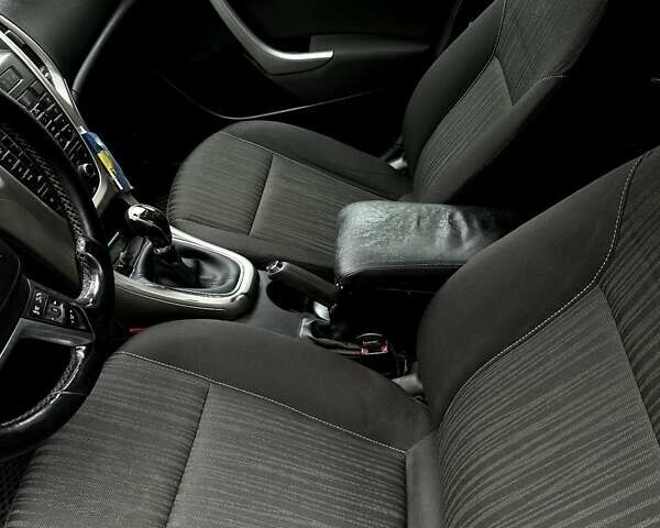 Серый Опель Астра, объемом двигателя 1.3 л и пробегом 370 тыс. км за 5900 $, фото 8 на Automoto.ua