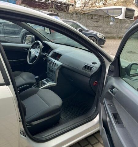 Серый Опель Астра, объемом двигателя 1.7 л и пробегом 236 тыс. км за 6100 $, фото 11 на Automoto.ua