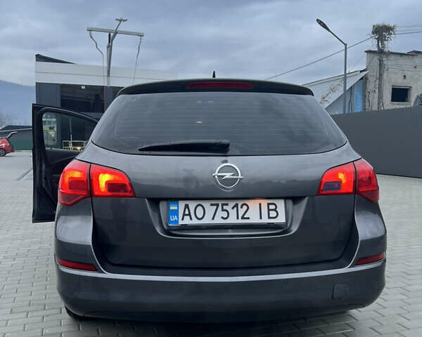 Серый Опель Астра, объемом двигателя 1.7 л и пробегом 287 тыс. км за 6500 $, фото 6 на Automoto.ua
