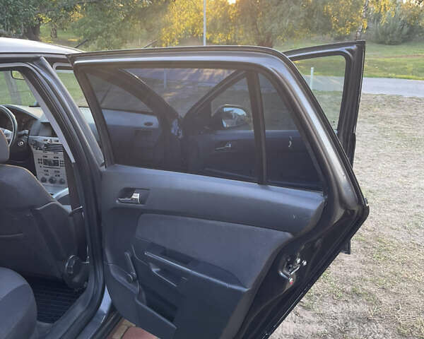 Серый Опель Астра, объемом двигателя 1.6 л и пробегом 164 тыс. км за 6500 $, фото 8 на Automoto.ua